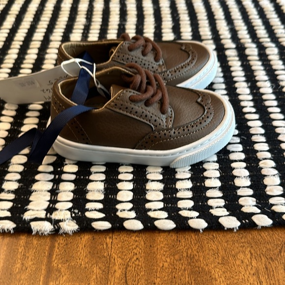 JANIE and JACK WINGTIP SNEAKER - Picture 4 of 12